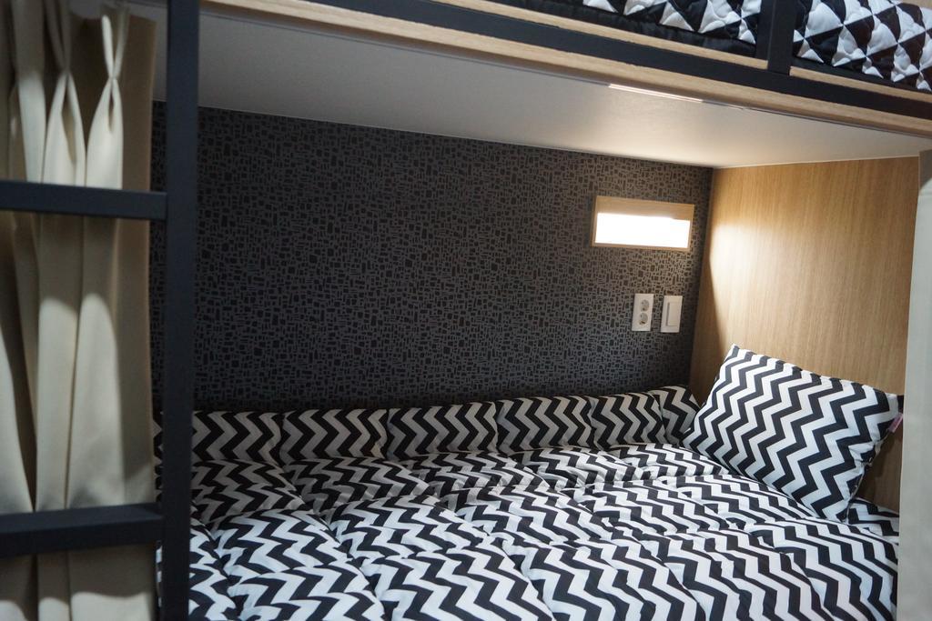 Mozzihostel Busan Station מראה חיצוני תמונה