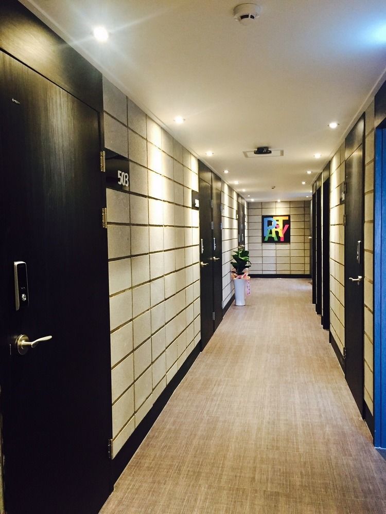 Mozzihostel Busan Station מראה חיצוני תמונה