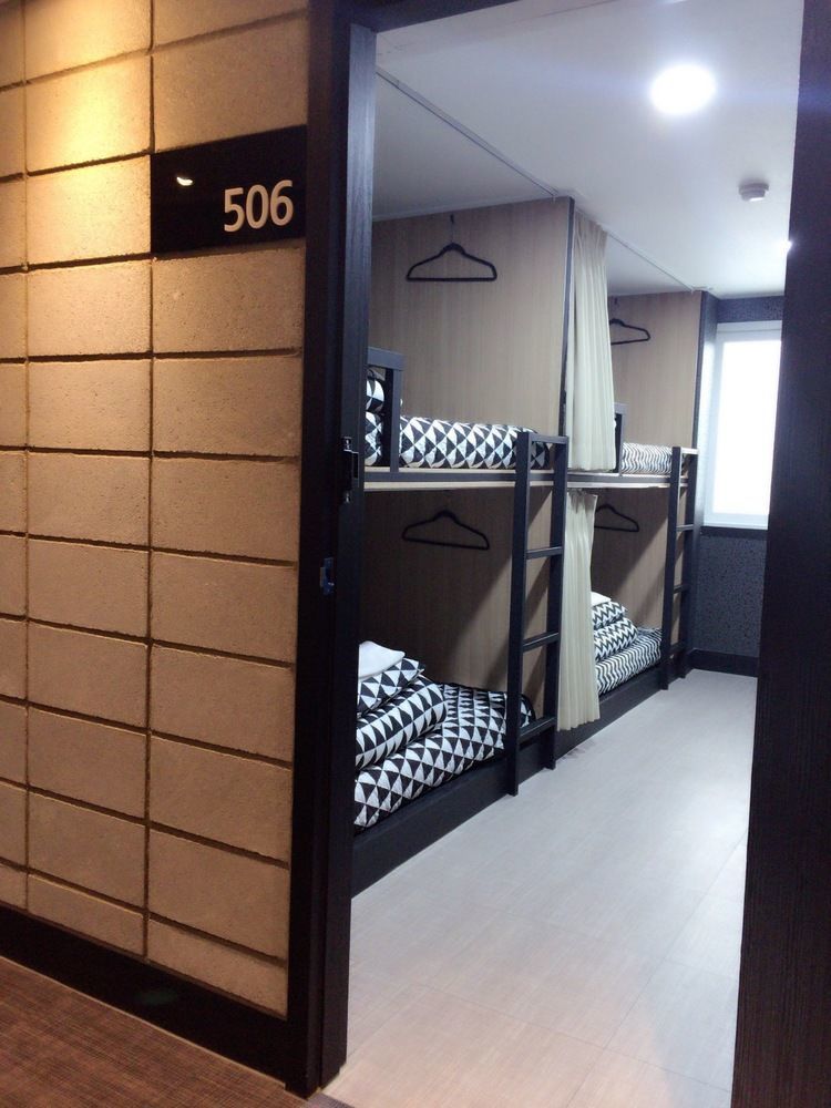 Mozzihostel Busan Station מראה חיצוני תמונה