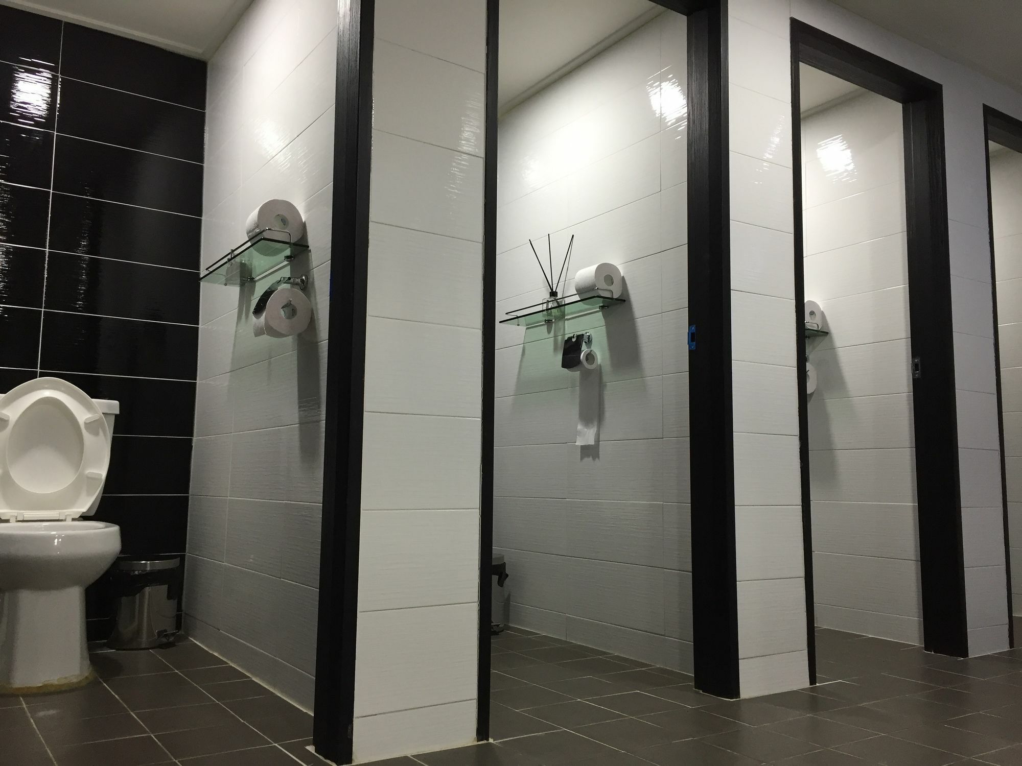 Mozzihostel Busan Station מראה חיצוני תמונה
